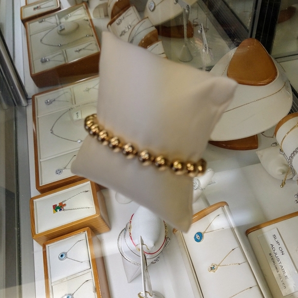 8mm beaded GF stretch bracelets - Picture 3 of 9